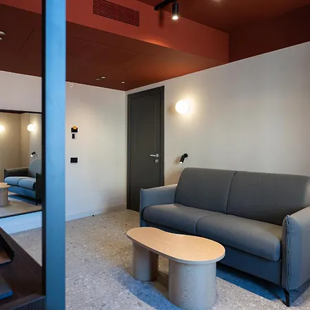 Mimesis 11 - Boutique