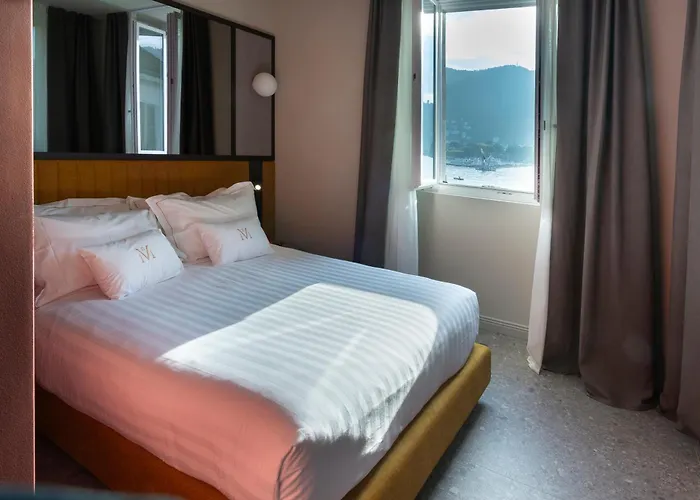 Mimesis 11 - Boutique