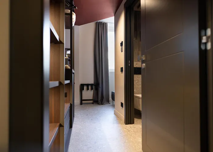 Mimesis 11 - Boutique Hotell Como